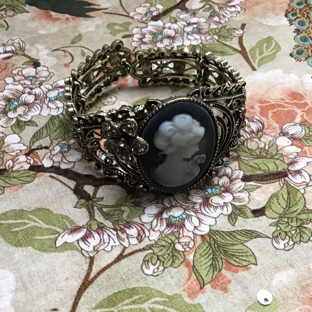 Vintage Style Cameo Bracelet